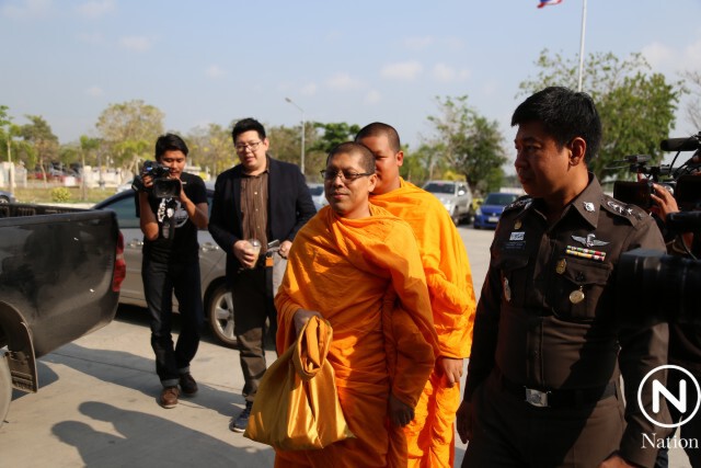 "พระสนิทวงศ์" เข้าพบตร.สภ.คลองห้า