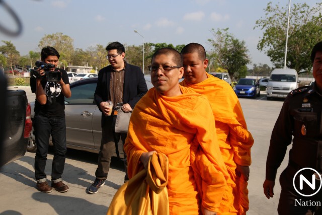 "พระสนิทวงศ์" เข้าพบตร.สภ.คลองห้า