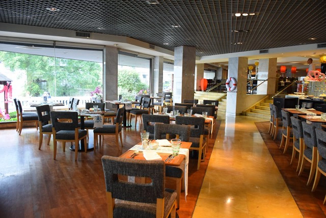 อร่อยปักหมุด : ยกทะเลขึ้นบก อิ่มจัดเต็มเมนูซีฟู้ด ณ ห้องอาหารฟีสท์ โรงแรมรอยัล ออคิด เชอราตัน