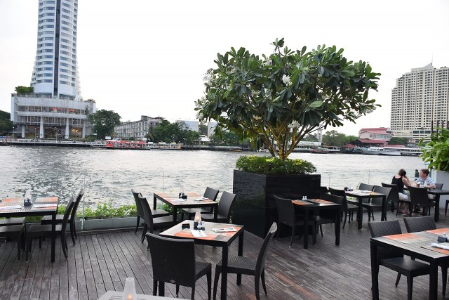 อร่อยปักหมุด : ยกทะเลขึ้นบก อิ่มจัดเต็มเมนูซีฟู้ด ณ ห้องอาหารฟีสท์ โรงแรมรอยัล ออคิด เชอราตัน