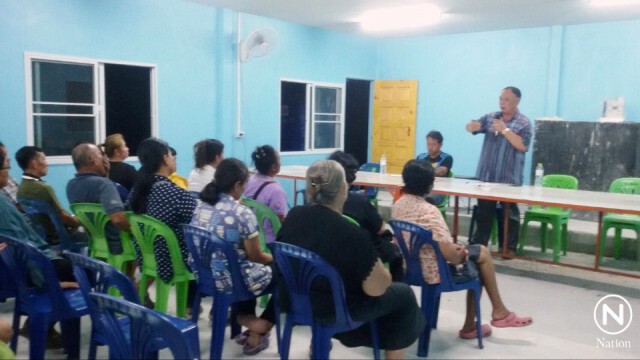ประชุมทำหุ่น-แผ่นป้ายติดหน้าบ้าน 
ต้าน โรงงานขยะพิษ-อุจจาระสุวรรณภูมิ