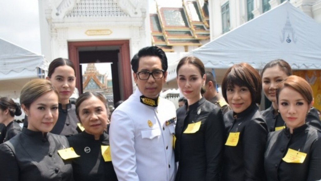 "เบิร์ด" ธงไชย ภูมิใจ ที่ได้ร้องเพลงในหลวง ร.9 "เบิร์ด" ธงไชย ภูมิใจ ที่ได้ร้องเพลงในหลวง ร.9