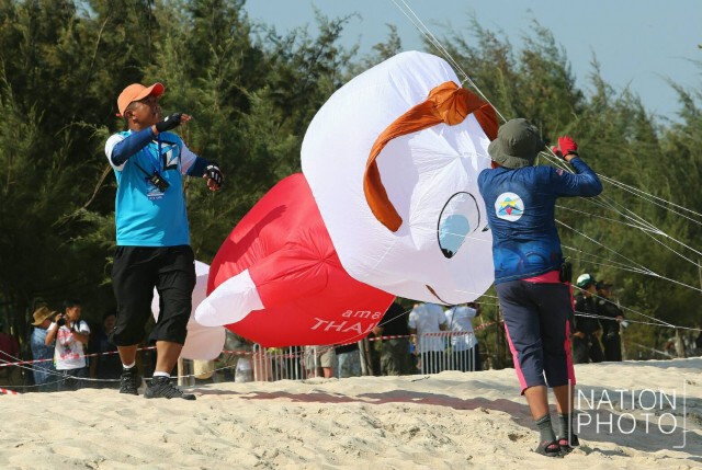 นักบินว่าว 9 ประเทศ นำว่าวบินโชว์นับร้อยตัว อ.ชะอำ จ.เพชรบุรี