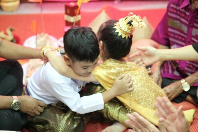 ฮือฮา! จัดงานแต่งแฝดเด็กชาย-หญิง แก้เคล็ด สินสอดเงินสด1ล้าน