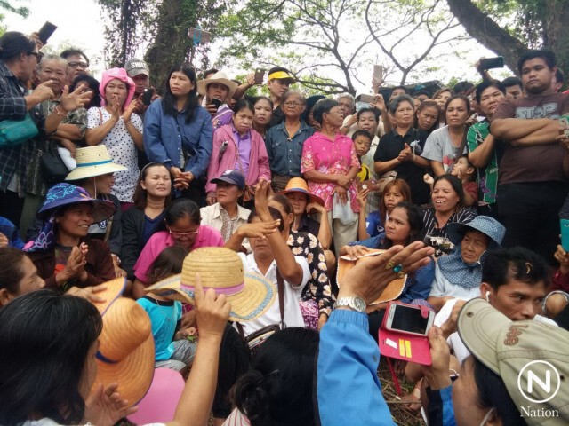 ยิ่งกว่างานประจำปี! คลื่นมหาชน แห่ขูดหาเลขเด็ดตะเคียนโบราณ