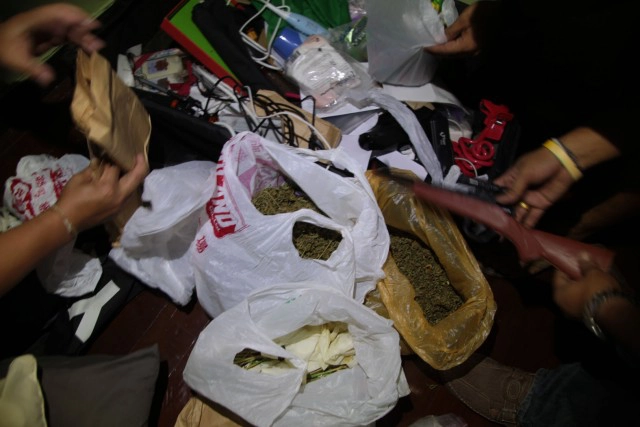 คอมมานโด บุกจับ "บิ๊กพี" นักร้องฮิปฮอป วง"ไทยคูน" พร้อมกัญชามูลค่า7.2 แสน