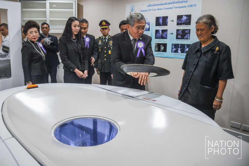 สมเด็จพระเทพฯ เสด็จฯ อาคารล้วน-เพิ่มพูล ว่องวานิช สภากาชาดไทย ทอดพระเนตรเครื่องตรวจหามะเร็งเต้านม สมเด็จพระเทพฯ เสด็จฯ อาคารล้วน-เพิ่มพูล ว่องวานิช สภากาชาดไทย ทอดพระเนตรเครื่องตรวจหามะเร็งเต้านม
