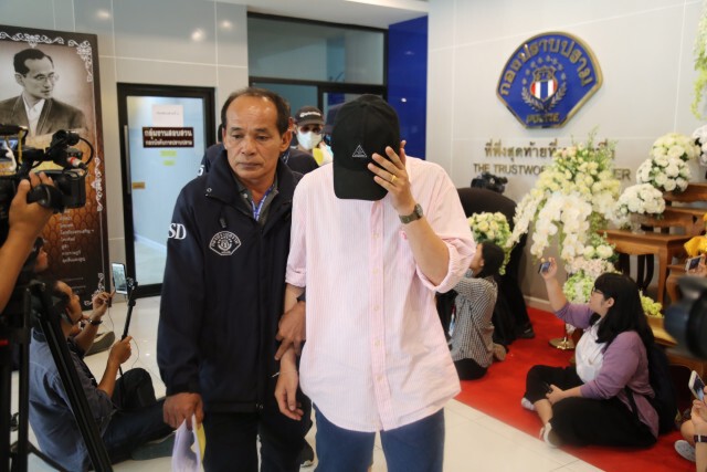 ภาพชุด คุมตัว 15 ผู้ต้องหาแก๊งไขควงแทง นศ.ศิลปากร ฝากขังศาลอาญา