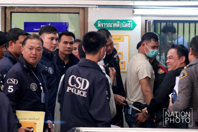 ภาพชุด คุมตัว 15 ผู้ต้องหาแก๊งไขควงแทง นศ.ศิลปากร ฝากขังศาลอาญา