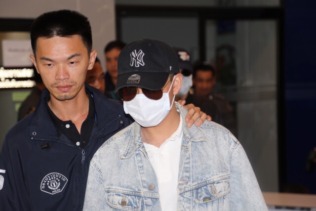 ภาพชุด คุมตัว 15 ผู้ต้องหาแก๊งไขควงแทง นศ.ศิลปากร ฝากขังศาลอาญา