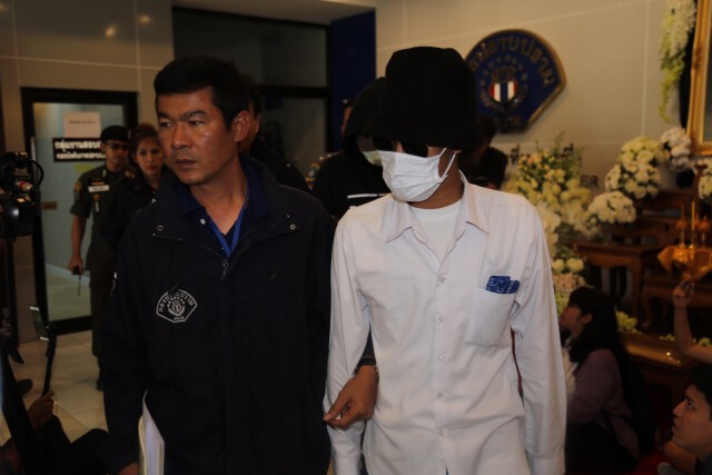 ภาพชุด คุมตัว 15 ผู้ต้องหาแก๊งไขควงแทง นศ.ศิลปากร ฝากขังศาลอาญา