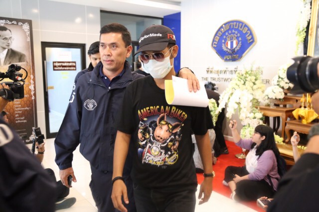 ภาพชุด คุมตัว 15 ผู้ต้องหาแก๊งไขควงแทง นศ.ศิลปากร ฝากขังศาลอาญา