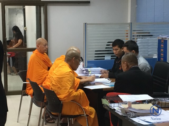 พระธรรมกาย 10 รูป
รับทราบข้อกล่าวหาที่อัยการจังหวัดธัญบุรี