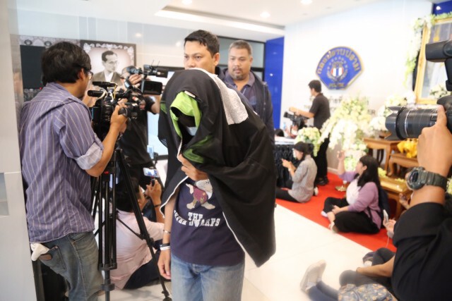 ภาพชุด คุมตัว 15 ผู้ต้องหาแก๊งไขควงแทง นศ.ศิลปากร ฝากขังศาลอาญา
