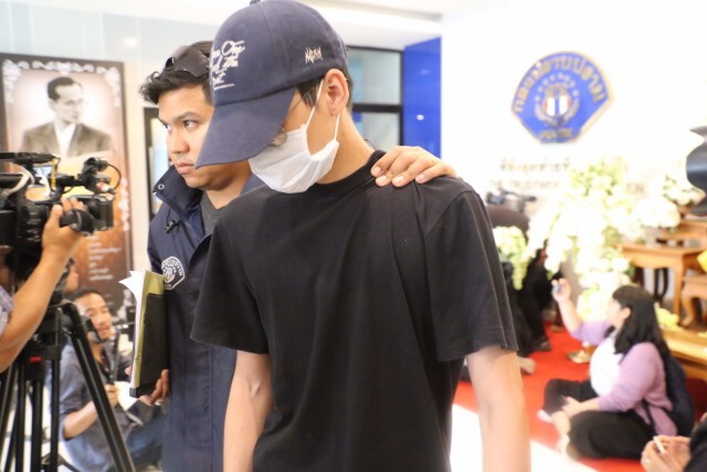 ภาพชุด คุมตัว 15 ผู้ต้องหาแก๊งไขควงแทง นศ.ศิลปากร ฝากขังศาลอาญา