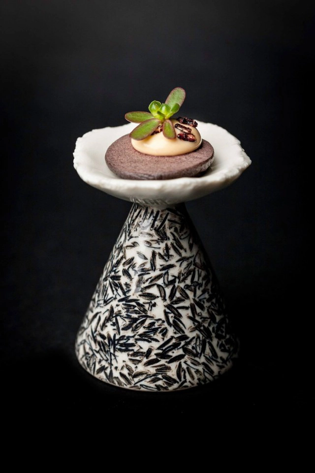 นำเสนอยูโรเปี้ยนไฟน์ไดน์นิ่ง  ของเชฟ Ray Adriansyah จาก Locavore ณ VIU เดอะ เซนต์ รีจิส กรุงเทพฯ