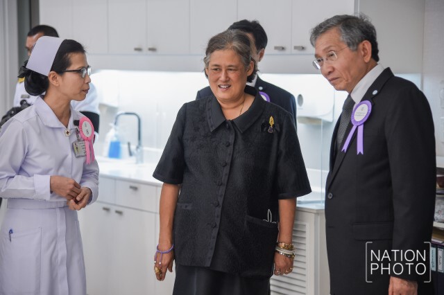 สมเด็จพระเทพฯ เสด็จฯ อาคารล้วน-เพิ่มพูล ว่องวานิช สภากาชาดไทย ทอดพระเนตรเครื่องตรวจหามะเร็งเต้านม