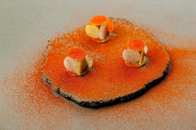 นำเสนอยูโรเปี้ยนไฟน์ไดน์นิ่ง  ของเชฟ Ray Adriansyah จาก Locavore ณ VIU เดอะ เซนต์ รีจิส กรุงเทพฯ