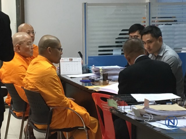 พระธรรมกาย 10 รูป
รับทราบข้อกล่าวหาที่อัยการจังหวัดธัญบุรี