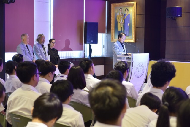 "พลเอกเปรม" มอบทุนนิสิตนักศึกษาศิลปะเพิ่ม หวังเพิ่มคนเก่ง-คนดีให้สังคม