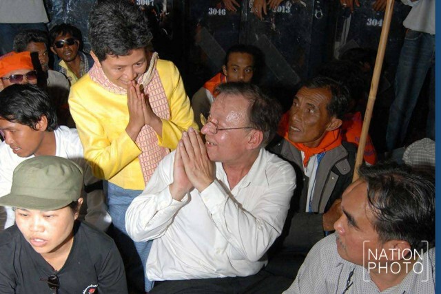 ศาลฎีกา พิพากษา คดี "จอน" กับพวก ล้อมสภาปี 50
รอการกำหนดโทษ 2 ปี