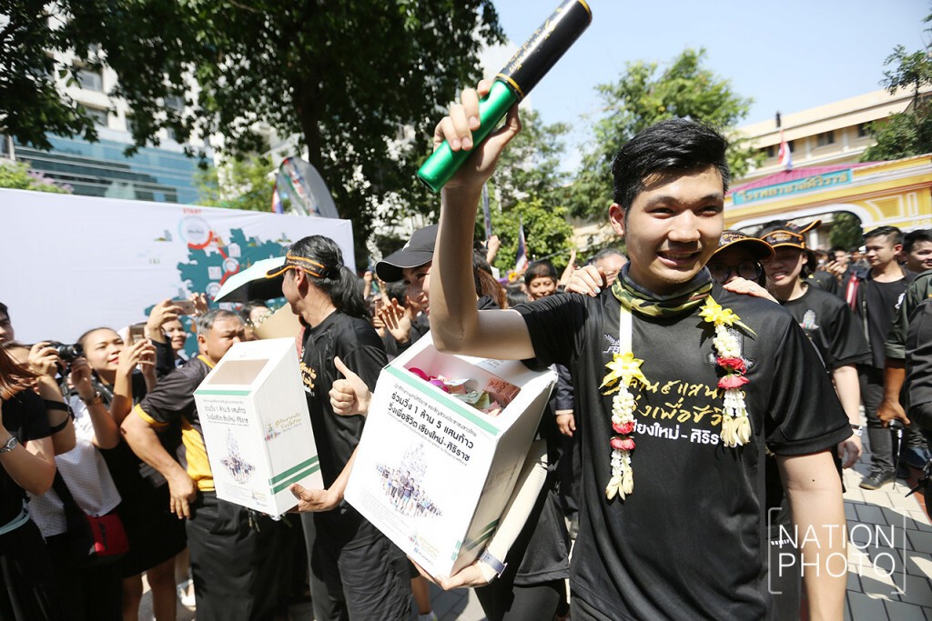 (ภาพชุด) วิ่ง "1 ล้าน 5 แสนก้าว" วิ่งเพื่อชีวิต ถึง รพ.ศิริราชแล้ว
รวมยอดเงินบริจาค 125 ล้านบาท (ภาพชุด) วิ่ง "1 ล้าน 5 แสนก้าว" วิ่งเพื่อชีวิต ถึง รพ.ศิริราชแล้ว
รวมยอดเงินบริจาค 125 ล้านบาท