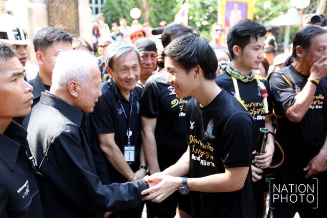 (ภาพชุด) วิ่ง "1 ล้าน 5 แสนก้าว" วิ่งเพื่อชีวิต ถึง รพ.ศิริราชแล้ว
รวมยอดเงินบริจาค 125 ล้านบาท