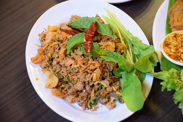 อร่อยปักหมุด : ก. ไก่ย่าง ร้านส้มตำไก่ย่างติดแอร์ กับไก่ย่างที่เป็นเอกลักษณ์ ลาดพร้าว 71