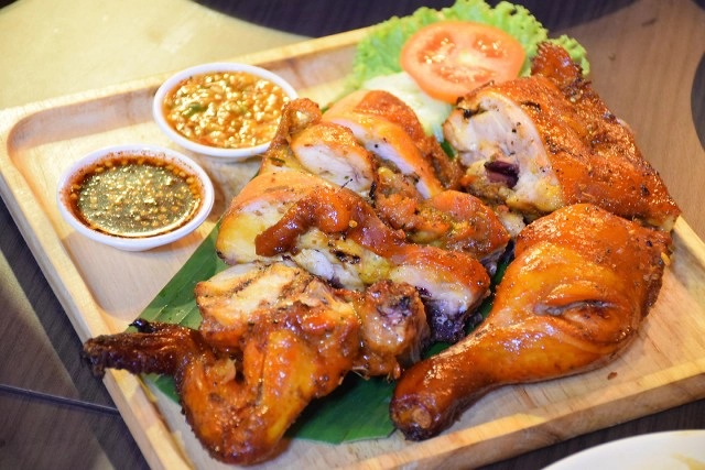 อร่อยปักหมุด : ก. ไก่ย่าง ร้านส้มตำไก่ย่างติดแอร์ กับไก่ย่างที่เป็นเอกลักษณ์ ลาดพร้าว 71