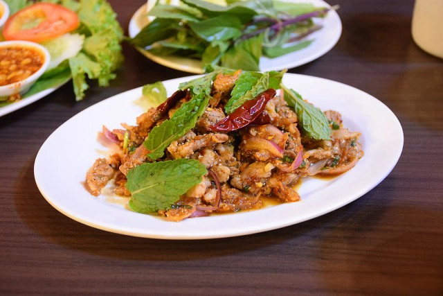 อร่อยปักหมุด : ก. ไก่ย่าง ร้านส้มตำไก่ย่างติดแอร์ กับไก่ย่างที่เป็นเอกลักษณ์ ลาดพร้าว 71