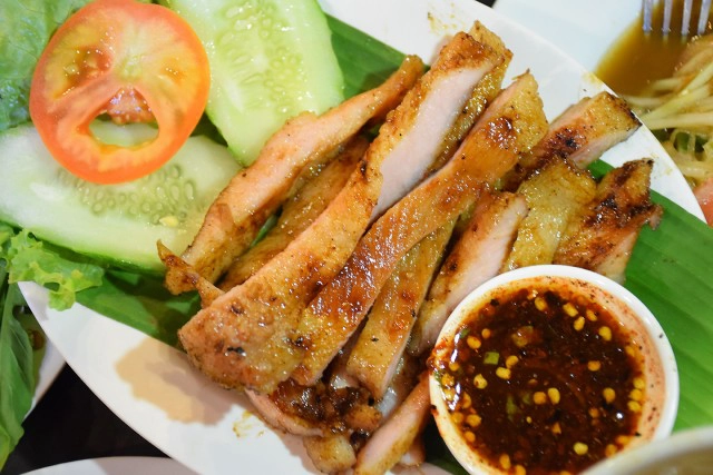 อร่อยปักหมุด : ก. ไก่ย่าง ร้านส้มตำไก่ย่างติดแอร์ กับไก่ย่างที่เป็นเอกลักษณ์ ลาดพร้าว 71
