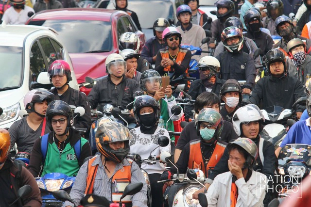 รัชดาติดหนึบ! หลังเพลิงไหม้ศูนย์การค้าฟอร์จูนทาวน์
สถานี MRT พระราม 9 ปิดชั่วคราว