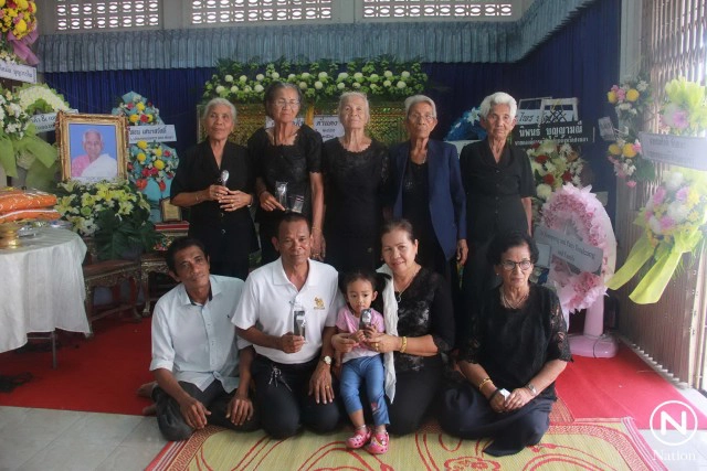 งานศพคุณทวดตีบ 120 ปี  ต้องสั่งเพิ่มช้อน 1,000 คัน ผู้มาร่วมงานขอเป็นสิริมงคล!