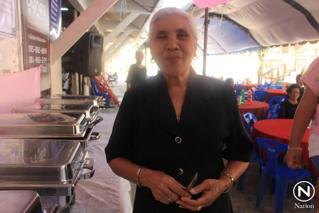 งานศพคุณทวดตีบ 120 ปี  ต้องสั่งเพิ่มช้อน 1,000 คัน ผู้มาร่วมงานขอเป็นสิริมงคล!