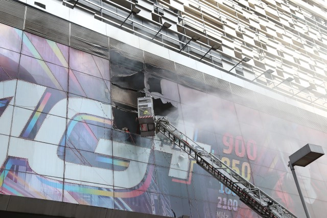 รัชดาติดหนึบ! หลังเพลิงไหม้ศูนย์การค้าฟอร์จูนทาวน์
สถานี MRT พระราม 9 ปิดชั่วคราว