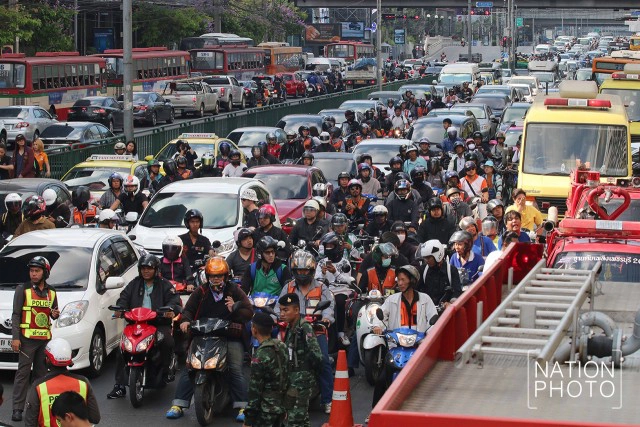 รัชดาติดหนึบ! หลังเพลิงไหม้ศูนย์การค้าฟอร์จูนทาวน์
สถานี MRT พระราม 9 ปิดชั่วคราว