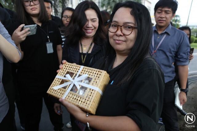 นายกฯขอบคุณสื่ออวยพรวันเกิด
"ลุงตู่ขอบคุณทุกคนที่มา และไม่ได้มา
เรามีใจให้กันอยู่แล้ว"