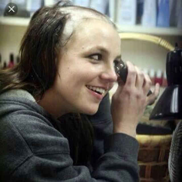 Skinhead อัพเดทลุค "สาวมั่น" กับทรงผมสั้นกุด...กนกวรรณ มณีแสงสาคร