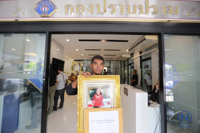 ครอบครัว"น้องป.ปลา"เน็ตไอดอลดัง
เปิดพิรุธ 14 ข้อ 
ร้องกองปราบ รื้อคดีถูกยิงตาย
คาดบุคคลที่ 3 ฆ่า