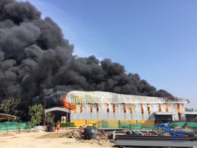 ไฟไหม้ โรงงาน บางนา-ตราด กม.53 ยังคุมเพลิงไม่ได้