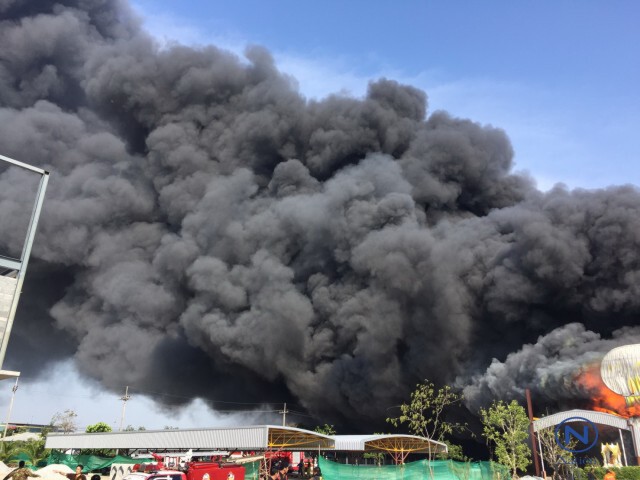 ไฟไหม้ โรงงาน บางนา-ตราด กม.53 ยังคุมเพลิงไม่ได้