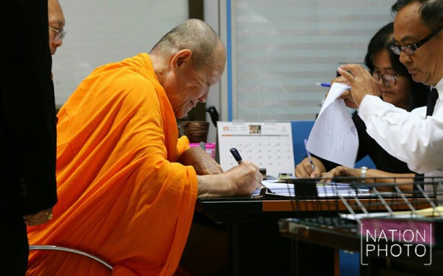 พระทัตตชีโว เข้าพบอัยการรับทราบข้อหา