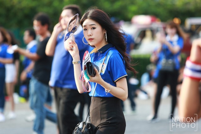 แฟนบอลทยอยเข้าสนาม ชม "ช้างศึก" ฟัด "ซาอุฯ"