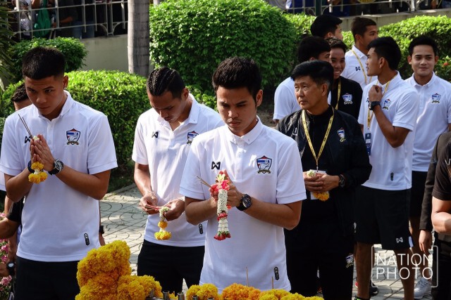 ภาพชุด "ซิโก้" นำ "ช้างศึก" ไหว้ศาลฯ หน้าสนามราชมังคลาฯ ก่อนดวลซาอุ