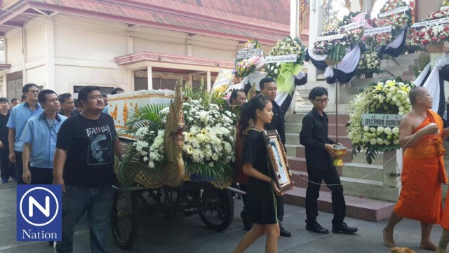 "โหน่ง ชะชะช่า" ร่วมงานเผาศพวิศวกร โดนลูกชายขับรถชนเสียชีวิต