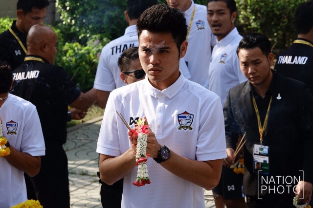 ภาพชุด "ซิโก้" นำ "ช้างศึก" ไหว้ศาลฯ หน้าสนามราชมังคลาฯ ก่อนดวลซาอุ