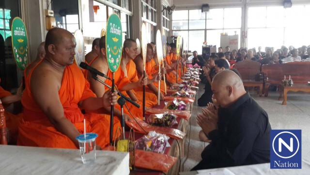 "โหน่ง ชะชะช่า" ร่วมงานเผาศพวิศวกร โดนลูกชายขับรถชนเสียชีวิต