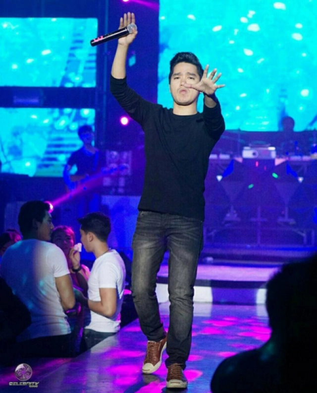 เฉลยแล้ว! หน้ากากอีกาดำ
คือ..นักร้องคนนี้?