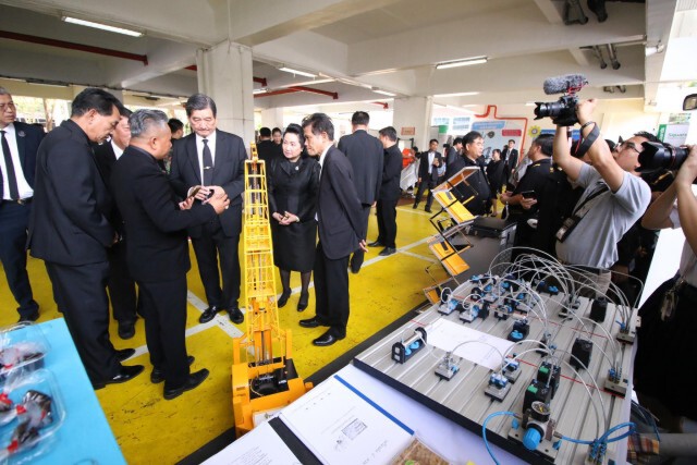ก.แรงงาน พัฒนาแรงงานใช้เทคโนโลยีชั้นสูง สร้างรายได้หลักหมื่นต่อคน