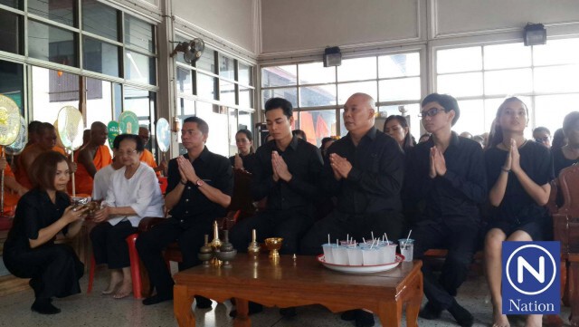 "โหน่ง ชะชะช่า" ร่วมงานเผาศพวิศวกร โดนลูกชายขับรถชนเสียชีวิต